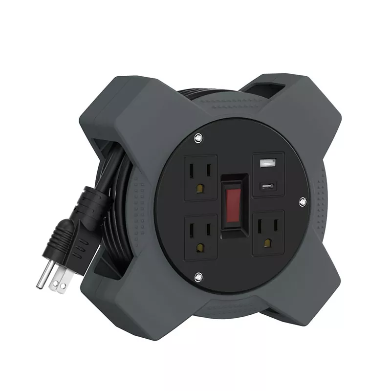 Котушка для пластикового шнура USB з 3 розетками 20 футів Котушка для пластикового шнура USB з 3 розетками 20 футів